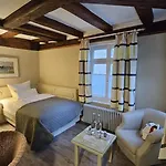 Altes Pfarrhaus Und Restaurant Hotel Bad Überkingen