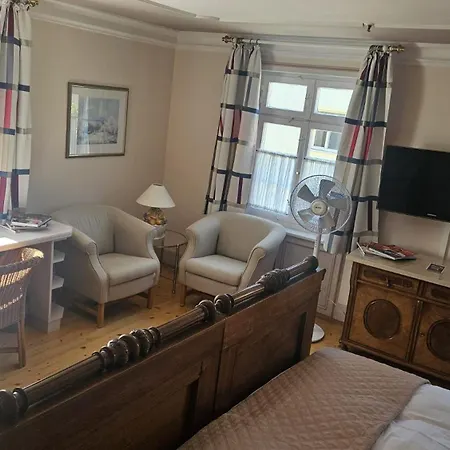 Altes Pfarrhaus Und Restaurant Otel Bad Überkingen