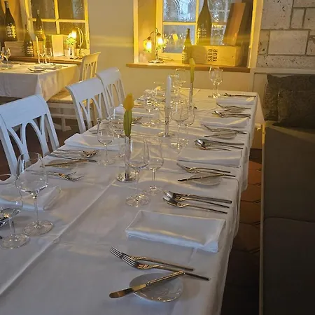 Altes Pfarrhaus Und Restaurant Bad Ueberkingen