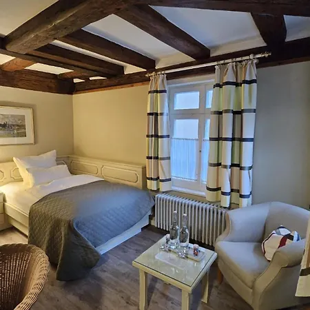 Altes Pfarrhaus Und Restaurant Otel Bad Überkingen