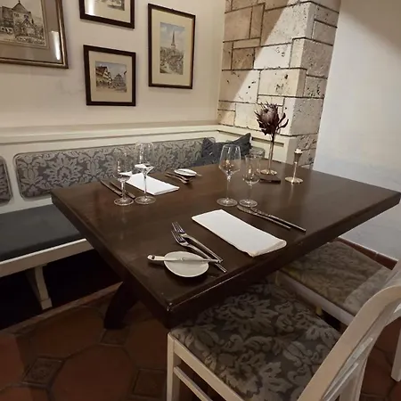Altes Pfarrhaus Und Restaurant Hotel
