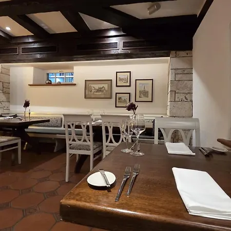Altes Pfarrhaus Und Restaurant Hotel